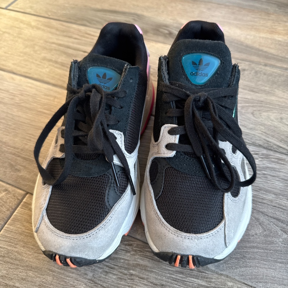 Adidas - Picture 2 of 5